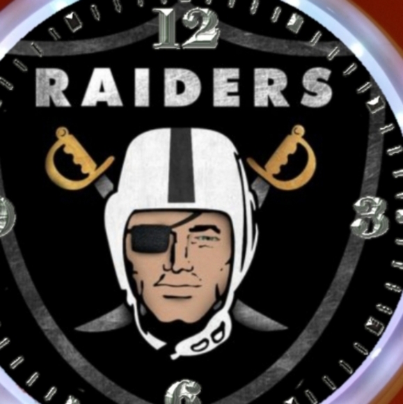 Raiders clock - Picture 1 of 3